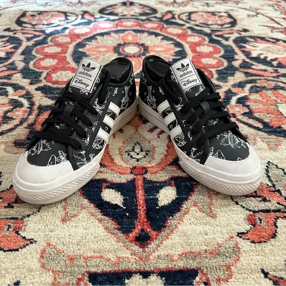 adidas x Disney Goofy Nizza in Black - Picture 4 of 15